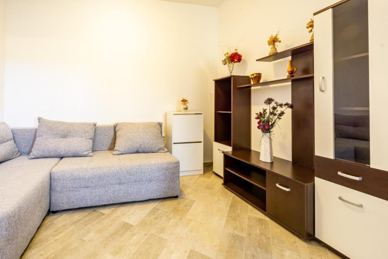 Kob Orog Good Location With Sea Views And Modern Decor Apartman Metajna Kültér fotó