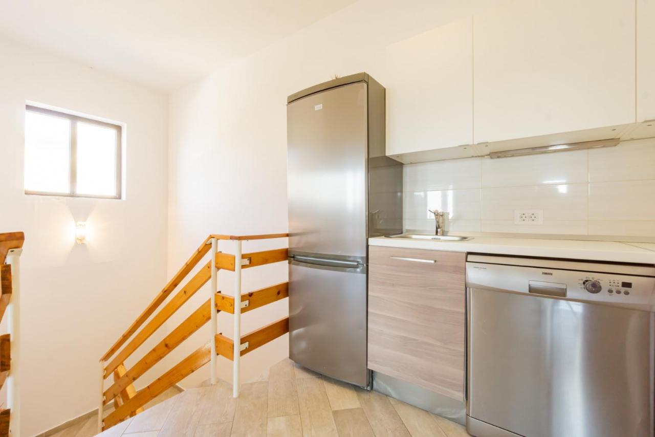 Kob Orog Good Location With Sea Views And Modern Decor Apartman Metajna Kültér fotó