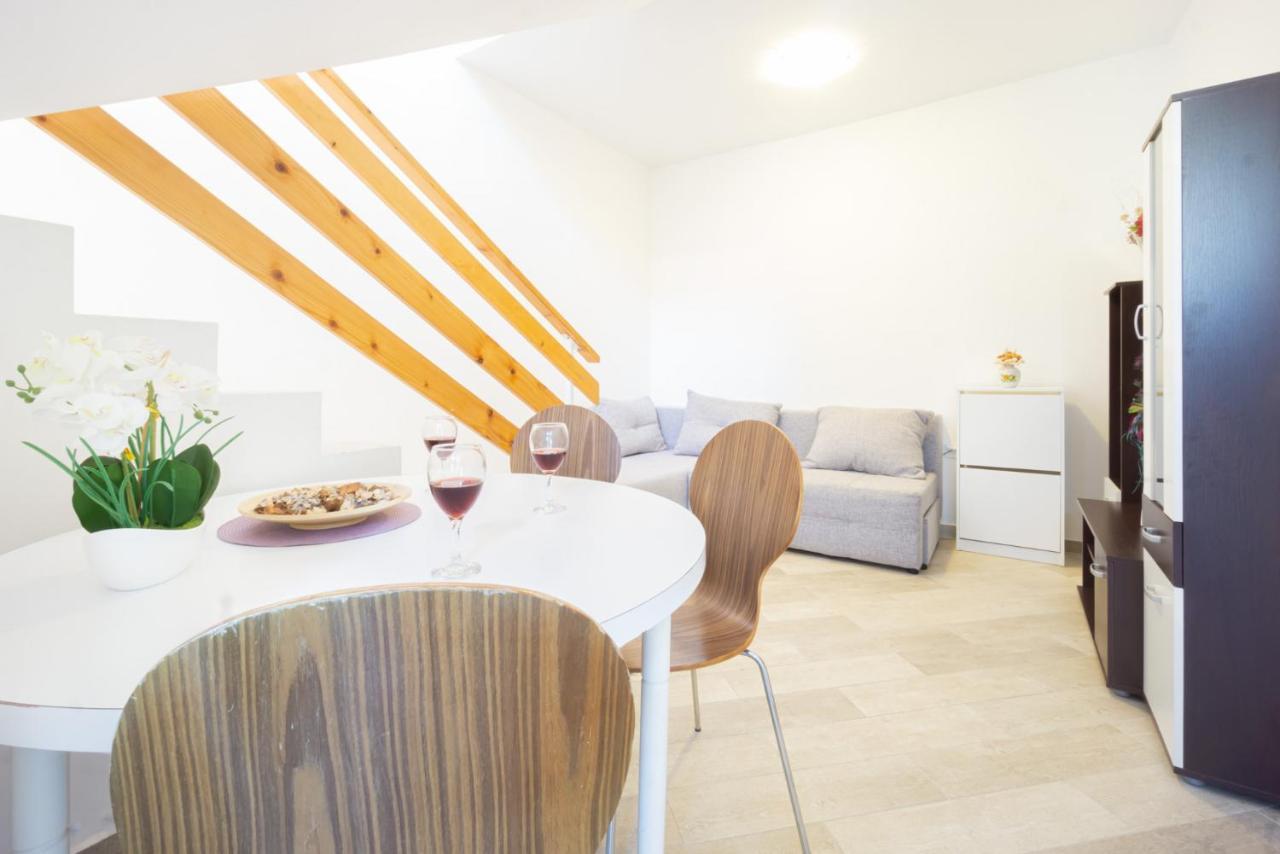 Kob Orog Good Location With Sea Views And Modern Decor Apartman Metajna Kültér fotó