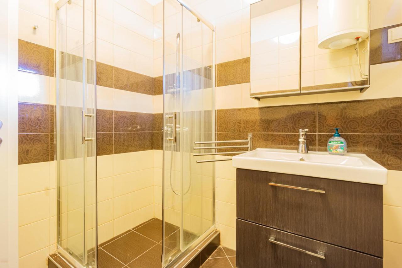 Kob Orog Good Location With Sea Views And Modern Decor Apartman Metajna Kültér fotó