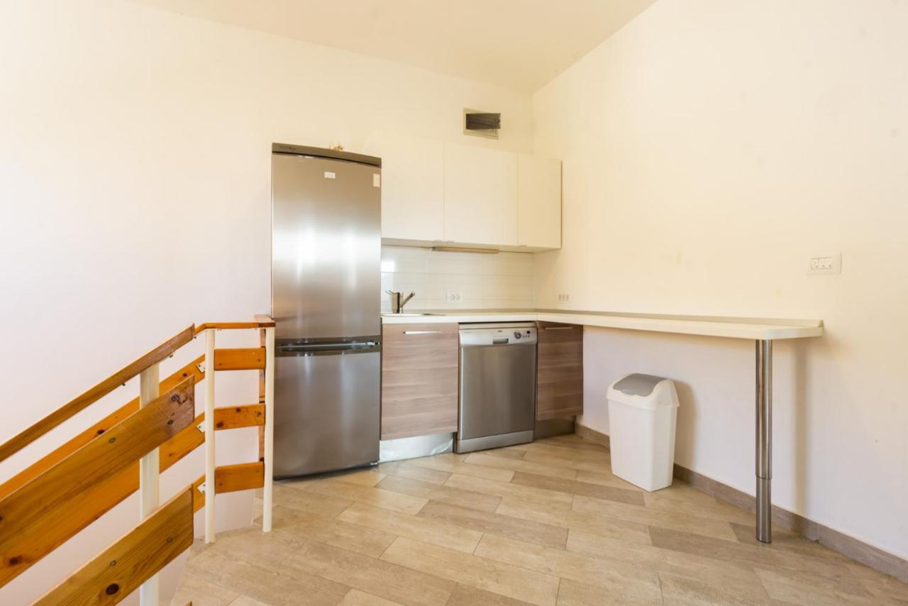 Kob Orog Good Location With Sea Views And Modern Decor Apartman Metajna Kültér fotó