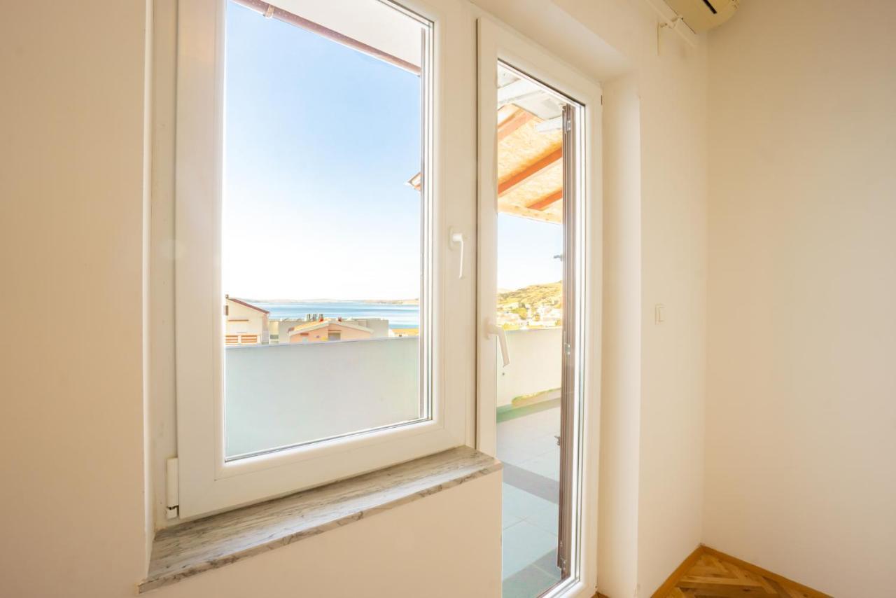 Kob Orog Good Location With Sea Views And Modern Decor Apartman Metajna Kültér fotó
