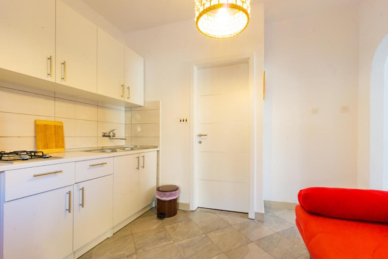 Kob Orog Good Location With Sea Views And Modern Decor Apartman Metajna Kültér fotó